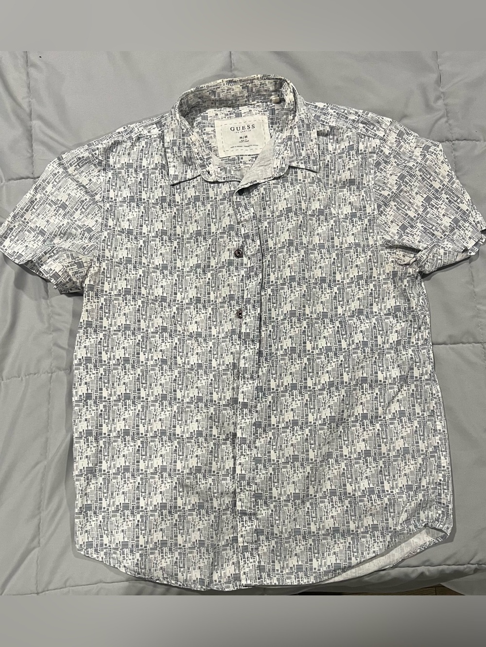 GUESS Men’s Short-Sleeve White and Gray Geometric Button-Down Shirt